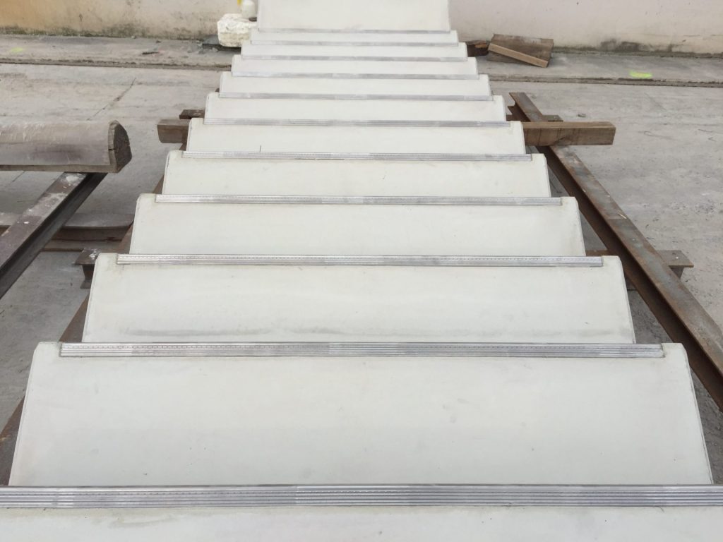 Treppe mit Stufenkantenprofilen Protector 2000 VA